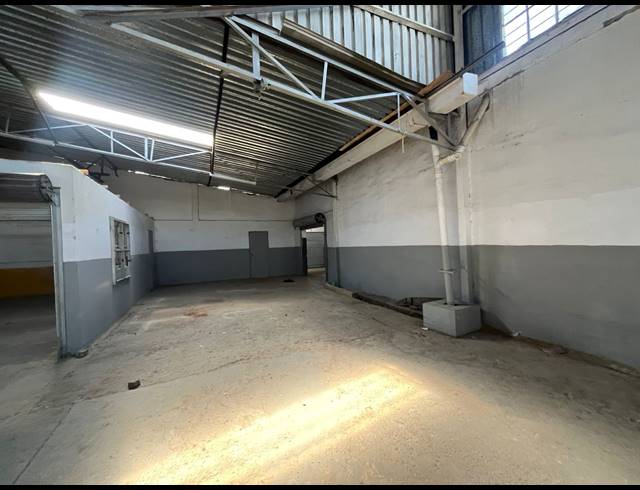 323M² WAREHOUSE TO LET IN SEBENZA